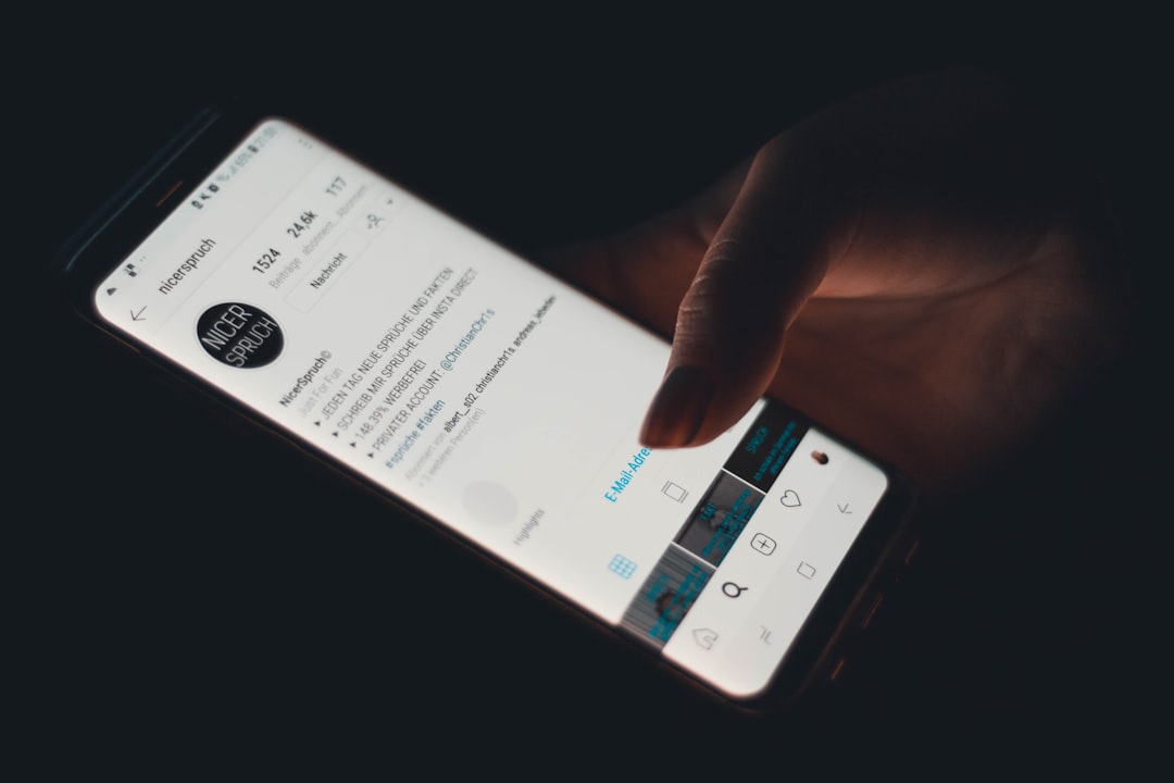 Social media misinformation spreading on mobile device