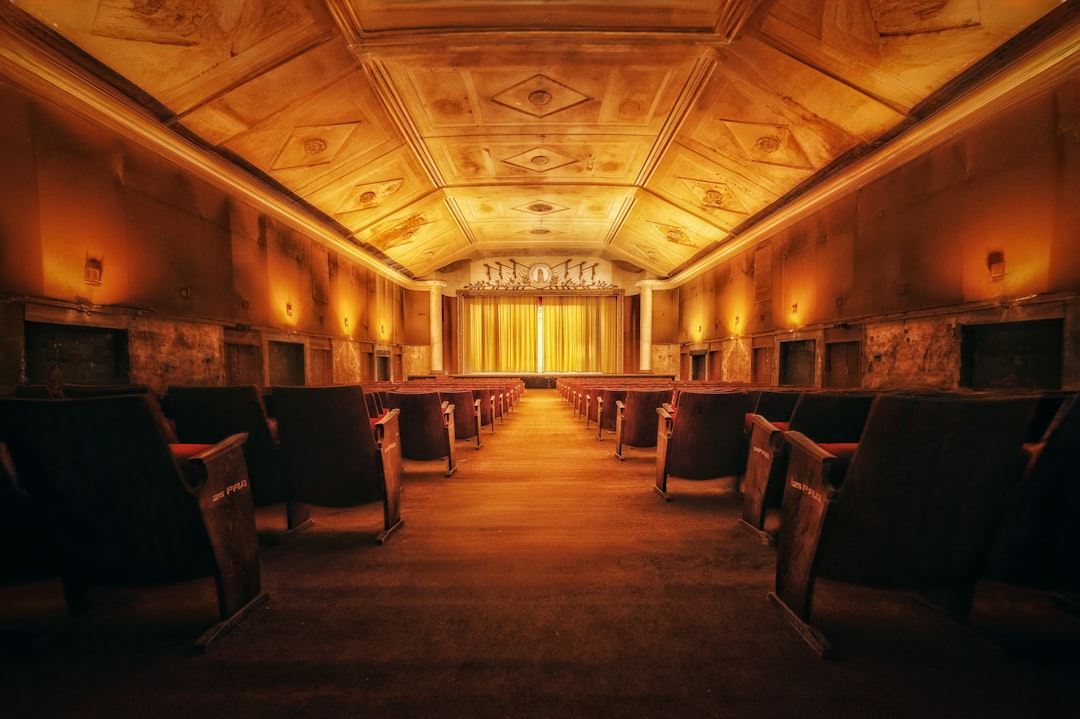 Empty chairs in a formal diplomatic conference room
